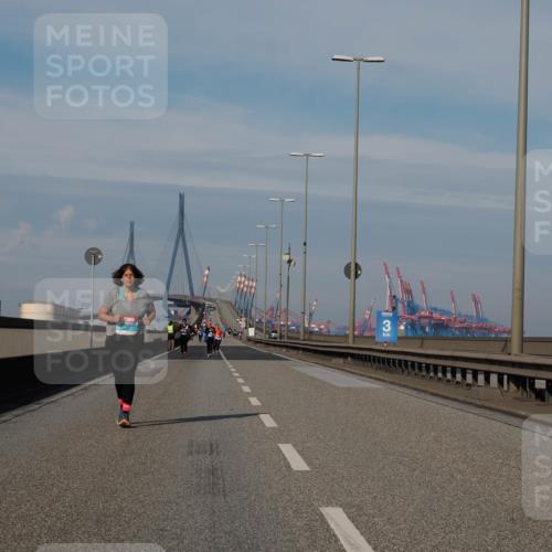 03.10.2025 - Köhlbrandbrückenlauf Fabian Wolf http://msf.ph/oto/9087000 03.10.2025 10:21:55 Position 3 3 meine-sportfotos.de