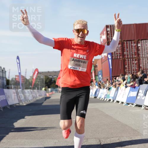 03.10.2025 - Köhlbrandbrückenlauf Jannik Wohlers http://msf.ph/oto/9087036 03.10.2025 12:53:00 Ziel 4034, 4040 meine-sportfotos.de