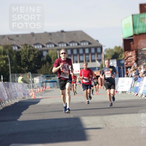 03.10.2025 - Köhlbrandbrückenlauf Jannik Wohlers http://msf.ph/oto/9087060 03.10.2025 12:53:10 Ziel 6333 meine-sportfotos.de