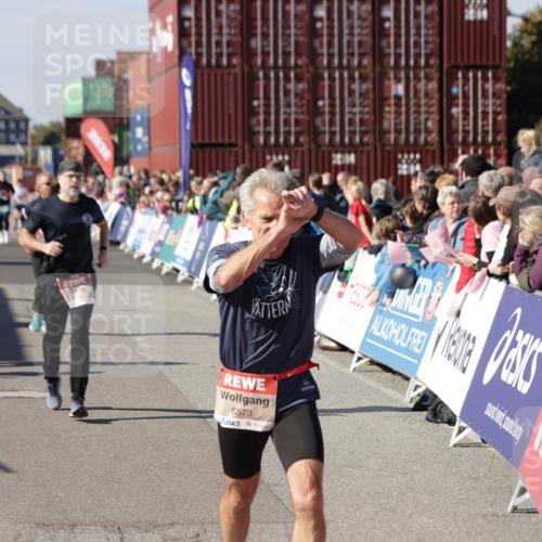 03.10.2025 - Köhlbrandbrückenlauf Jannik Wohlers http://msf.ph/oto/9087071 03.10.2025 13:19:00 Ziel 4556, 4630, 4676, 4756, 4889, 5027, 5304, 5449, 5974, 6117, 6127, 6267, 6475, 6573, 6795 meine-sportfotos.de