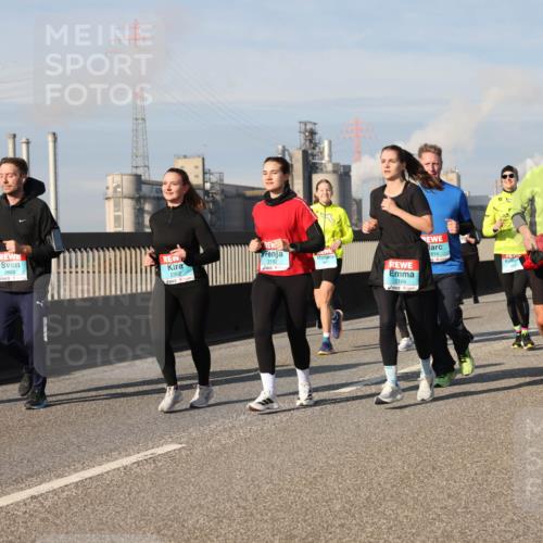03.10.2025 - Köhlbrandbrückenlauf Lena Gebhardt http://msf.ph/oto/9087075 03.10.2025 10:06:14 Position 2 2192, 2352, 2586, 2655, 2166, 814, 2630, 2632 meine-sportfotos.de