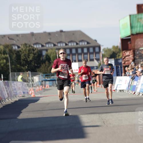 03.10.2025 - Köhlbrandbrückenlauf Jannik Wohlers http://msf.ph/oto/9087078 03.10.2025 12:53:10 Ziel 6333 meine-sportfotos.de