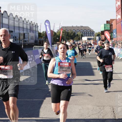 03.10.2025 - Köhlbrandbrückenlauf Jannik Wohlers http://msf.ph/oto/9087084 03.10.2025 13:19:01 Ziel 4556, 4630, 4676, 4756, 4889, 5027, 5304, 5449, 5974, 6117, 6127, 6267, 6475, 6573, 6795 meine-sportfotos.de