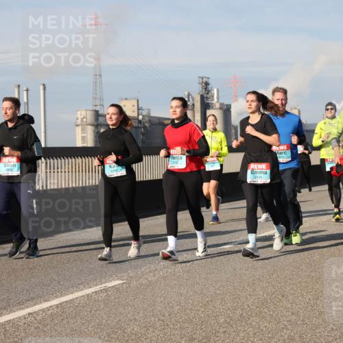 03.10.2025 - Köhlbrandbrückenlauf Lena Gebhardt http://msf.ph/oto/9087090 03.10.2025 10:06:14 Position 2 2352, 2586, 2655, 2192, 2166, 1814, 2630, 2632 meine-sportfotos.de