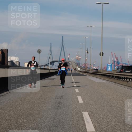 03.10.2025 - Köhlbrandbrückenlauf Fabian Wolf http://msf.ph/oto/9087102 03.10.2025 10:22:21 Position 3 3 meine-sportfotos.de