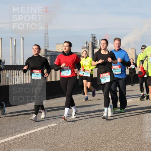 03.10.2025 - Köhlbrandbrückenlauf Lena Gebhardt http://msf.ph/oto/9087106 03.10.2025 10:06:14 Position 2 2586, 2655, 2352, 2192, 2166, 1814, 2630, 2632 meine-sportfotos.de