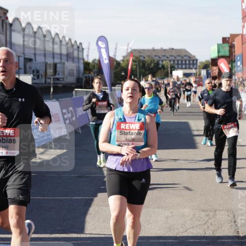 03.10.2025 - Köhlbrandbrückenlauf Jannik Wohlers http://msf.ph/oto/9087111 03.10.2025 13:19:01 Ziel 4556, 4630, 4676, 4756, 4889, 5027, 5304, 5449, 5974, 6117, 6127, 6267, 6475, 6573, 6795 meine-sportfotos.de