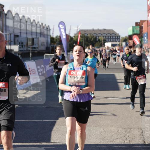 03.10.2025 - Köhlbrandbrückenlauf Jannik Wohlers http://msf.ph/oto/9087119 03.10.2025 13:19:01 Ziel 4556, 4630, 4676, 4756, 4889, 5027, 5304, 5449, 5974, 6117, 6127, 6267, 6475, 6573, 6795 meine-sportfotos.de