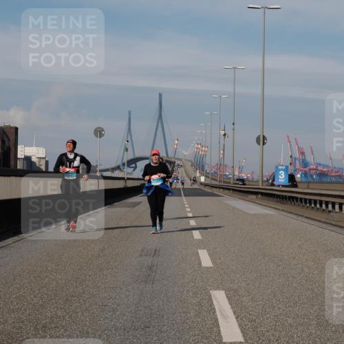 03.10.2025 - Köhlbrandbrückenlauf Fabian Wolf http://msf.ph/oto/9087125 03.10.2025 10:22:22 Position 3 3, 129 meine-sportfotos.de