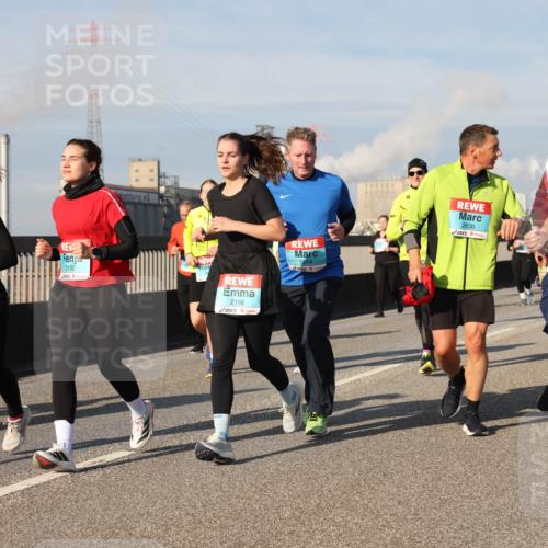 03.10.2025 - Köhlbrandbrückenlauf Lena Gebhardt http://msf.ph/oto/9087132 03.10.2025 10:06:15 Position 2 2352, 2192, 2166, 1814, 2630, 3234 meine-sportfotos.de