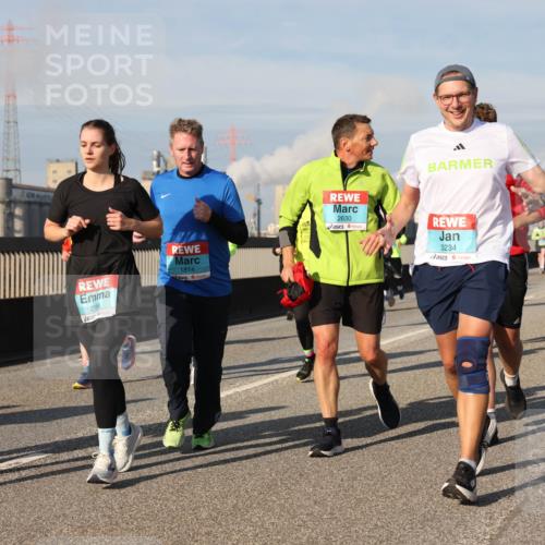 03.10.2025 - Köhlbrandbrückenlauf Lena Gebhardt http://msf.ph/oto/9087141 03.10.2025 10:06:15 Position 2 2192, 2166, 1814, 2630, 3234 meine-sportfotos.de