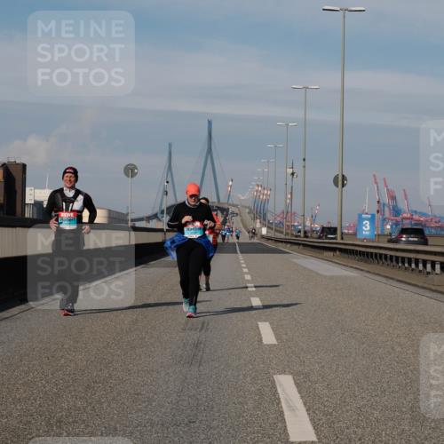 03.10.2025 - Köhlbrandbrückenlauf Fabian Wolf http://msf.ph/oto/9087150 03.10.2025 10:22:24 Position 3 3 meine-sportfotos.de