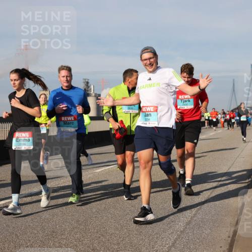 03.10.2025 - Köhlbrandbrückenlauf Lena Gebhardt http://msf.ph/oto/9087156 03.10.2025 10:06:15 Position 2 2192, 5, 2166, 1814, 2630, 3234, 2632 meine-sportfotos.de