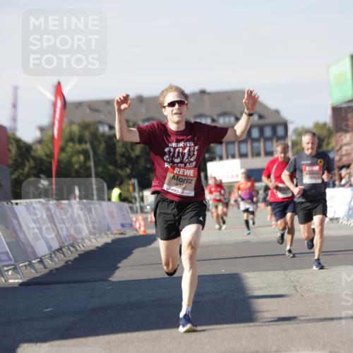 03.10.2025 - Köhlbrandbrückenlauf Jannik Wohlers http://msf.ph/oto/9087200 03.10.2025 12:53:12 Ziel 5786, 6333 meine-sportfotos.de