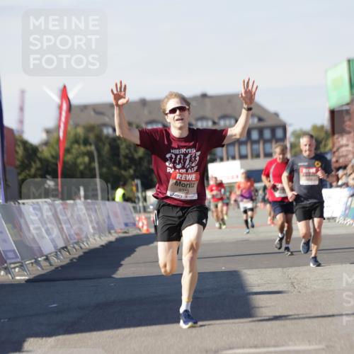 03.10.2025 - Köhlbrandbrückenlauf Jannik Wohlers http://msf.ph/oto/9087213 03.10.2025 12:53:13 Ziel 4142, 5786, 6333 meine-sportfotos.de