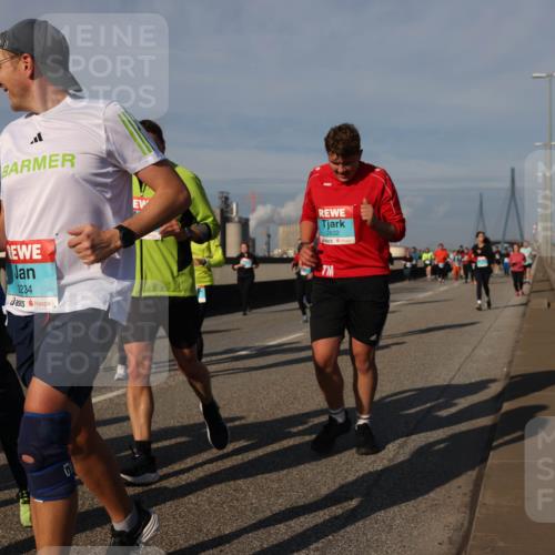 03.10.2025 - Köhlbrandbrückenlauf Lena Gebhardt http://msf.ph/oto/9087217 03.10.2025 10:06:16 Position 2 1814, 3234, 2632 meine-sportfotos.de