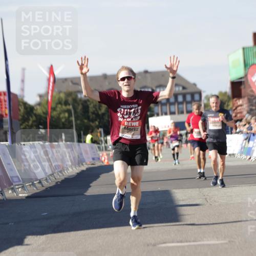 03.10.2025 - Köhlbrandbrückenlauf Jannik Wohlers http://msf.ph/oto/9087226 03.10.2025 12:53:13 Ziel 4142, 5786, 6333 meine-sportfotos.de