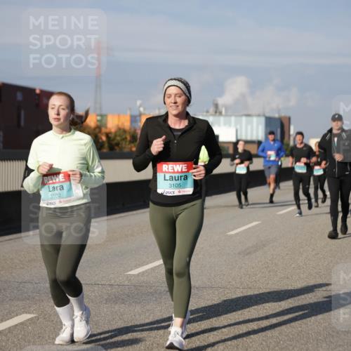 03.10.2025 - Köhlbrandbrückenlauf Jannik Wohlers http://msf.ph/oto/9087232 03.10.2025 10:08:13 Position 3 3102, 3105 meine-sportfotos.de