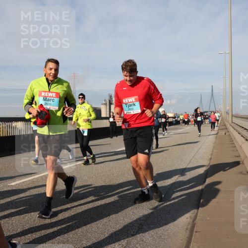 03.10.2025 - Köhlbrandbrückenlauf Lena Gebhardt http://msf.ph/oto/9087234 03.10.2025 10:06:17 Position 2 2630, 2632 meine-sportfotos.de