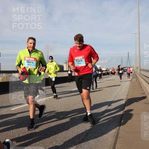 03.10.2025 - Köhlbrandbrückenlauf Lena Gebhardt http://msf.ph/oto/9087241 03.10.2025 10:06:17 Position 2 2630, 2632 meine-sportfotos.de