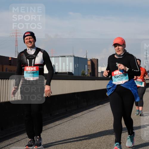 03.10.2025 - Köhlbrandbrückenlauf Fabian Wolf http://msf.ph/oto/9087244 03.10.2025 10:22:29 Position 3 1928, 2507, 1389 meine-sportfotos.de