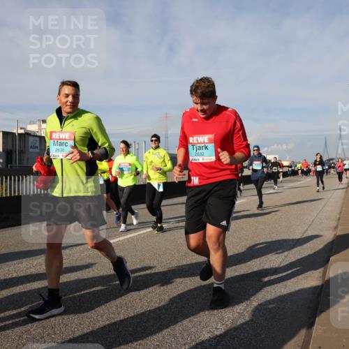 03.10.2025 - Köhlbrandbrückenlauf Lena Gebhardt http://msf.ph/oto/9087258 03.10.2025 10:06:17 Position 2 2630, 2632 meine-sportfotos.de