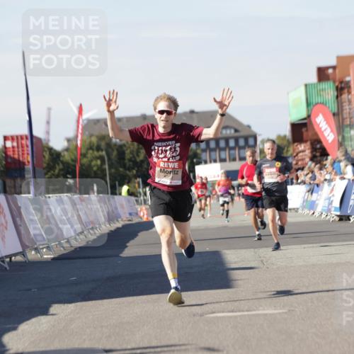 03.10.2025 - Köhlbrandbrückenlauf Jannik Wohlers http://msf.ph/oto/9087259 03.10.2025 12:53:13 Ziel 4142, 5786, 6333 meine-sportfotos.de
