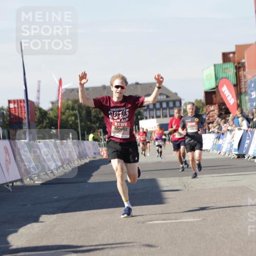 03.10.2025 - Köhlbrandbrückenlauf Jannik Wohlers http://msf.ph/oto/9087269 03.10.2025 12:53:13 Ziel 4142, 5786, 6333 meine-sportfotos.de