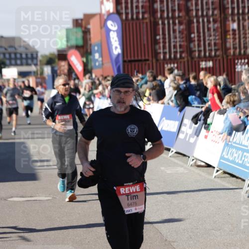 03.10.2025 - Köhlbrandbrückenlauf Jannik Wohlers http://msf.ph/oto/9087278 03.10.2025 13:19:02 Ziel 4556, 4630, 4676, 4756, 4876, 4889, 5027, 5304, 5449, 5974, 6088, 6117, 6127, 6267, 6475, 6573, 6795 meine-sportfotos.de