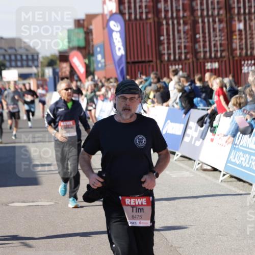 03.10.2025 - Köhlbrandbrückenlauf Jannik Wohlers http://msf.ph/oto/9087287 03.10.2025 13:19:03 Ziel 4556, 4630, 4631, 4676, 4816, 4876, 4889, 5027, 5304, 5449, 5974, 6088, 6117, 6127, 6267, 6475, 6573, 6795 meine-sportfotos.de