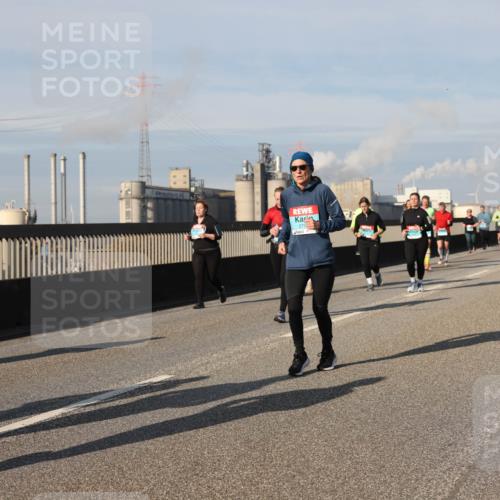 03.10.2025 - Köhlbrandbrückenlauf Lena Gebhardt http://msf.ph/oto/9087296 03.10.2025 10:06:18 Position 2 275 meine-sportfotos.de