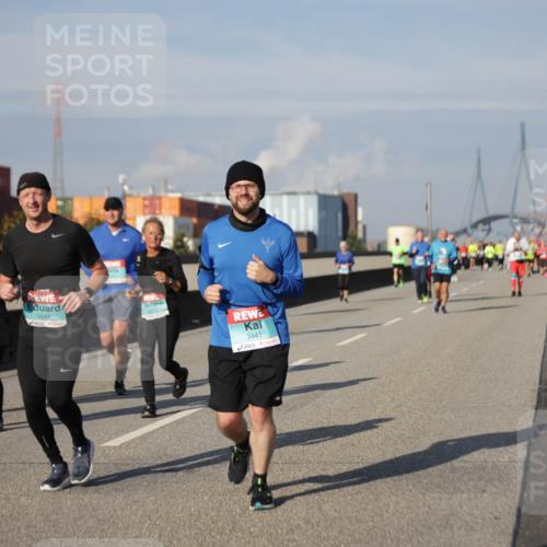 03.10.2025 - Köhlbrandbrückenlauf Jannik Wohlers http://msf.ph/oto/9087298 03.10.2025 10:08:18 Position 3 3443, 3441 meine-sportfotos.de