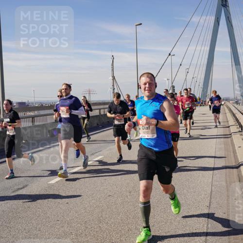 03.10.2025 - Köhlbrandbrückenlauf Michael Burmester http://msf.ph/oto/9087299 03.10.2025 12:44:03 Position 2 4212 meine-sportfotos.de