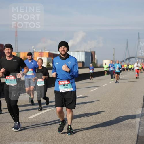 03.10.2025 - Köhlbrandbrückenlauf Jannik Wohlers http://msf.ph/oto/9087304 03.10.2025 10:08:18 Position 3 3443, 3441 meine-sportfotos.de
