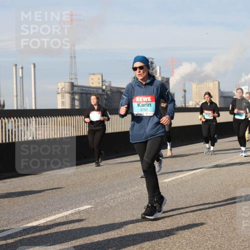 03.10.2025 - Köhlbrandbrückenlauf Lena Gebhardt http://msf.ph/oto/9087306 03.10.2025 10:06:19 Position 2 2752 meine-sportfotos.de