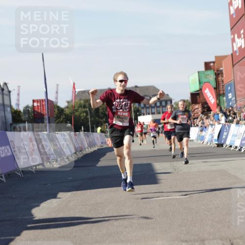03.10.2025 - Köhlbrandbrückenlauf Jannik Wohlers http://msf.ph/oto/9087308 03.10.2025 12:53:13 Ziel 4142, 5786, 6333 meine-sportfotos.de