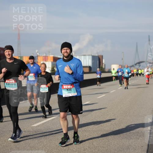 03.10.2025 - Köhlbrandbrückenlauf Jannik Wohlers http://msf.ph/oto/9087309 03.10.2025 10:08:18 Position 3 3443, 3441 meine-sportfotos.de