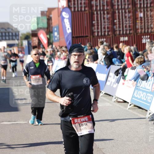 03.10.2025 - Köhlbrandbrückenlauf Jannik Wohlers http://msf.ph/oto/9087311 03.10.2025 13:19:03 Ziel 4556, 4630, 4631, 4676, 4816, 4876, 4889, 5027, 5304, 5449, 5974, 6088, 6117, 6127, 6267, 6475, 6573, 6795 meine-sportfotos.de