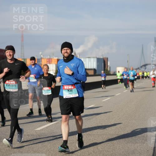 03.10.2025 - Köhlbrandbrückenlauf Jannik Wohlers http://msf.ph/oto/9087315 03.10.2025 10:08:18 Position 3 3443, 3441 meine-sportfotos.de