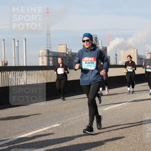 03.10.2025 - Köhlbrandbrückenlauf Lena Gebhardt http://msf.ph/oto/9087316 03.10.2025 10:06:19 Position 2 2752 meine-sportfotos.de