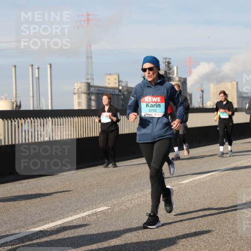 03.10.2025 - Köhlbrandbrückenlauf Lena Gebhardt http://msf.ph/oto/9087324 03.10.2025 10:06:19 Position 2 2752 meine-sportfotos.de