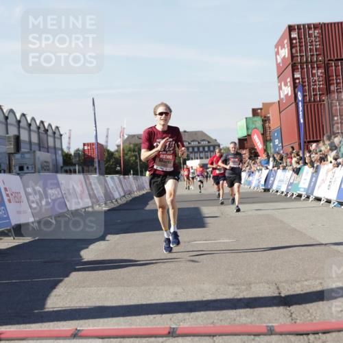 03.10.2025 - Köhlbrandbrückenlauf Jannik Wohlers http://msf.ph/oto/9087331 03.10.2025 12:53:14 Ziel 4142, 5786, 6333 meine-sportfotos.de