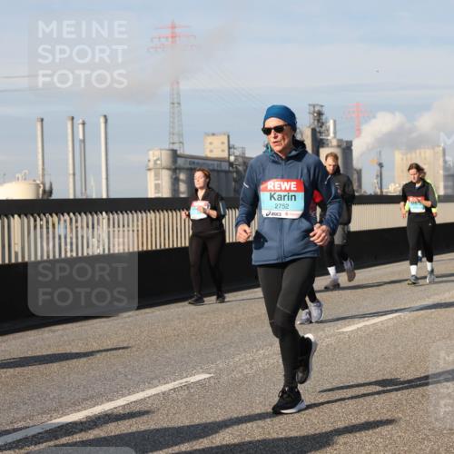 03.10.2025 - Köhlbrandbrückenlauf Lena Gebhardt http://msf.ph/oto/9087332 03.10.2025 10:06:19 Position 2 2752 meine-sportfotos.de