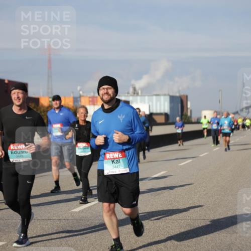 03.10.2025 - Köhlbrandbrückenlauf Jannik Wohlers http://msf.ph/oto/9087337 03.10.2025 10:08:18 Position 3 3443, 3441 meine-sportfotos.de