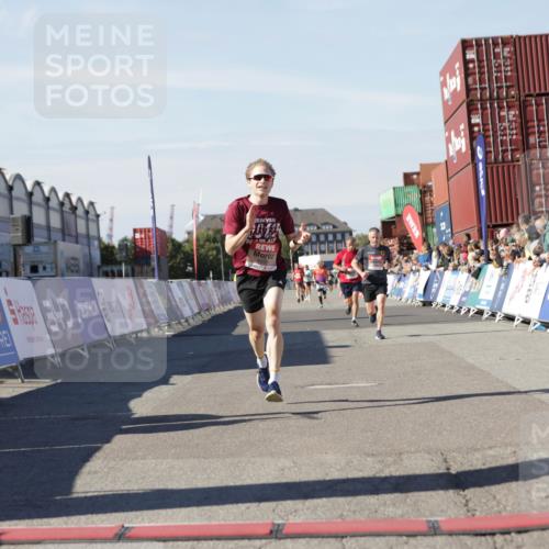 03.10.2025 - Köhlbrandbrückenlauf Jannik Wohlers http://msf.ph/oto/9087341 03.10.2025 12:53:14 Ziel 4142, 5786, 6333 meine-sportfotos.de