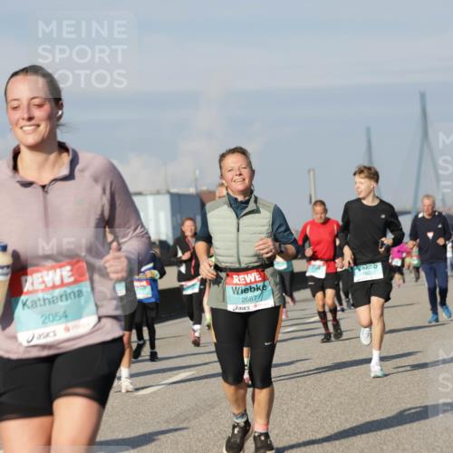 03.10.2025 - Köhlbrandbrückenlauf Jannik Wohlers http://msf.ph/oto/9087344 03.10.2025 09:57:40 Position 3 2054, 2687 meine-sportfotos.de