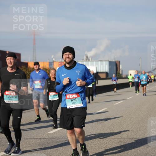 03.10.2025 - Köhlbrandbrückenlauf Jannik Wohlers http://msf.ph/oto/9087345 03.10.2025 10:08:18 Position 3 3443, 3441 meine-sportfotos.de