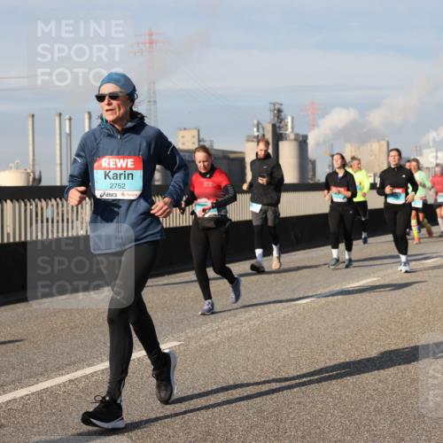 03.10.2025 - Köhlbrandbrückenlauf Lena Gebhardt http://msf.ph/oto/9087348 03.10.2025 10:06:19 Position 2 2752 meine-sportfotos.de