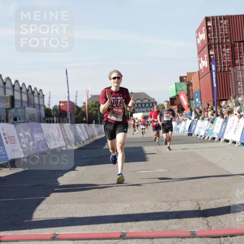 03.10.2025 - Köhlbrandbrückenlauf Jannik Wohlers http://msf.ph/oto/9087352 03.10.2025 12:53:14 Ziel 4142, 5786, 6333 meine-sportfotos.de