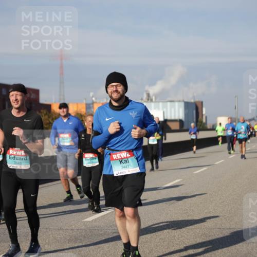 03.10.2025 - Köhlbrandbrückenlauf Jannik Wohlers http://msf.ph/oto/9087355 03.10.2025 10:08:18 Position 3 3443, 3441 meine-sportfotos.de